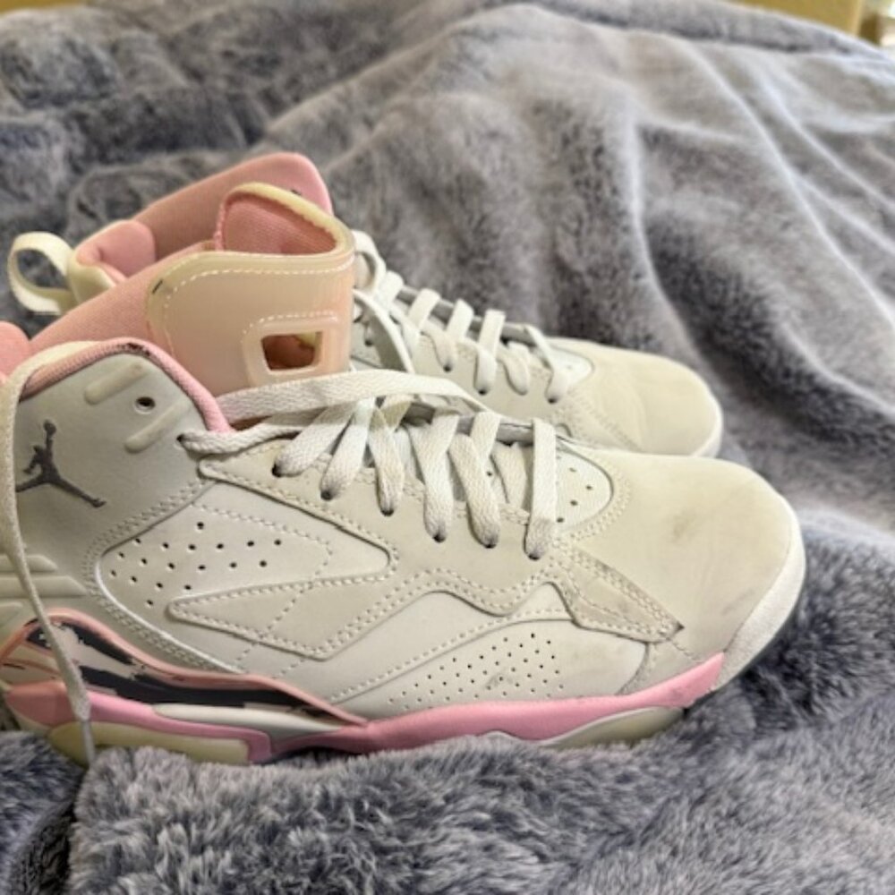 Women Nike Air Jordans Size 8